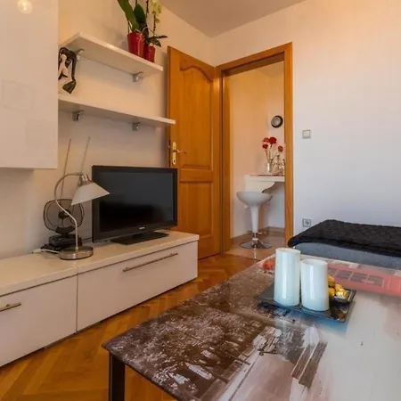 Schoene In Mit Terrasse Und Gemeinschaftlichem Pool *