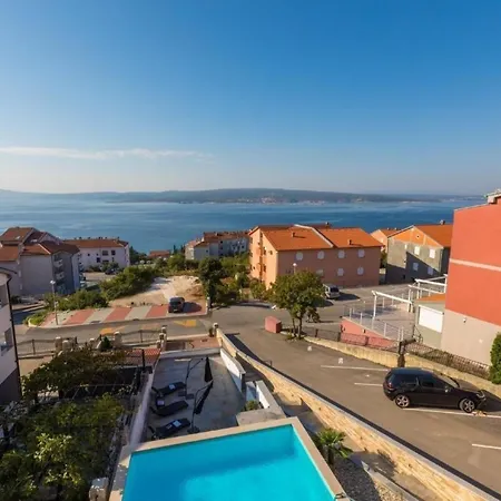 Schoene In Mit Terrasse Und Gemeinschaftlichem Pool * Crikvenica