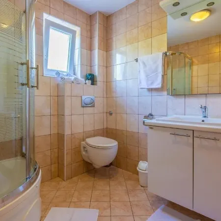 Apartman Schoene In Mit Terrasse Und Gemeinschaftlichem Pool