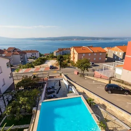 Schoene In Mit Terrasse Und Gemeinschaftlichem Pool Apartman *